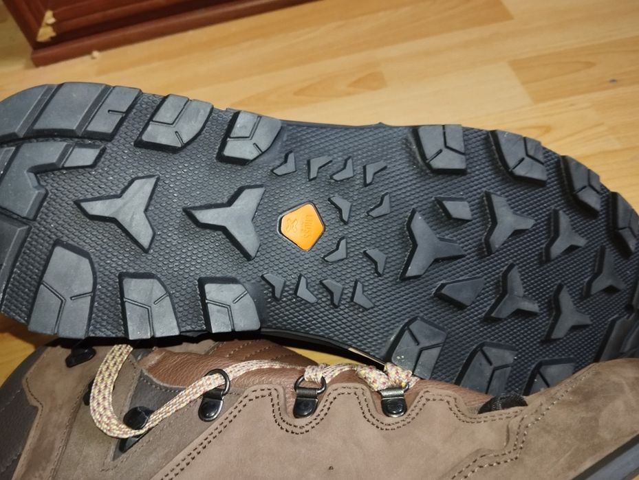 Vând Ghete-Bocanci Drumeți piele intoarsa