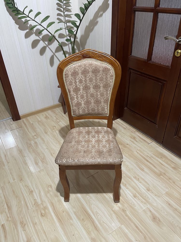 Продаю стулья по очень низкой цене (10 штук)