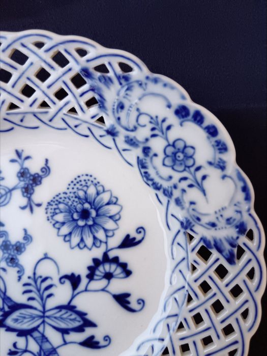 Meissen, 1860-1924, порцеланова чинийка, маркировка кръстосани мечов
