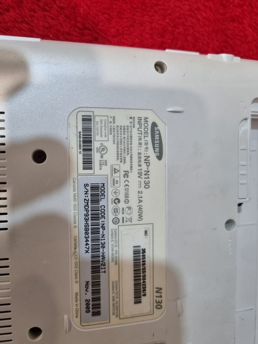 Laptop Samsung mini ,funcționează excelent doar la priza