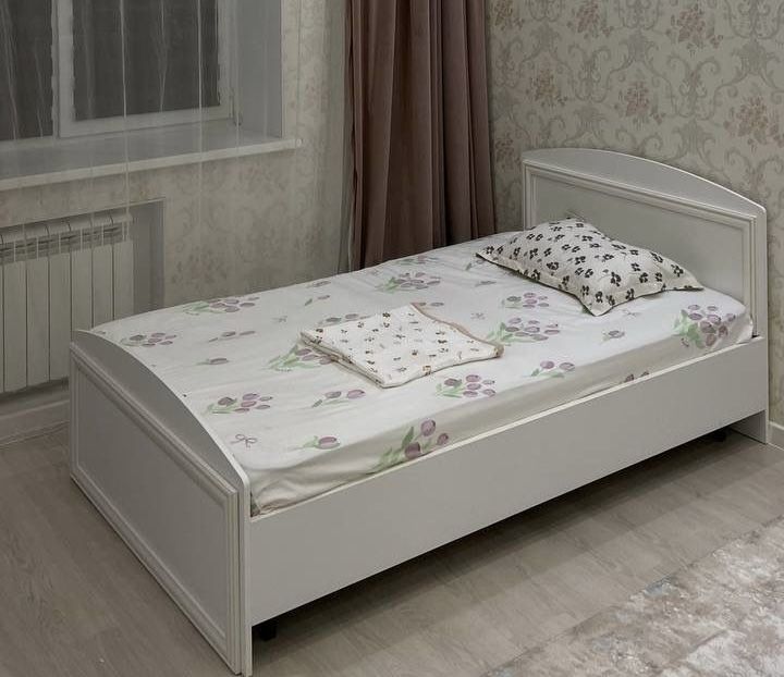 спальня кровать в хорошем состоянии