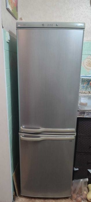 Продам холодильник 2 камерный Samsung