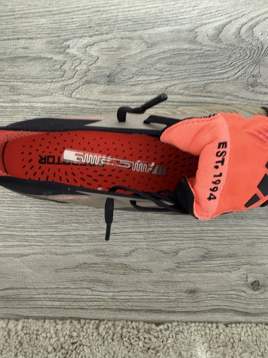 Ghete de fotbal predator ellite