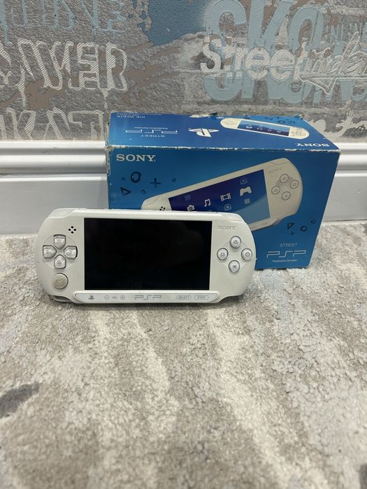 Psp stret белая 8гб псп стрит белая