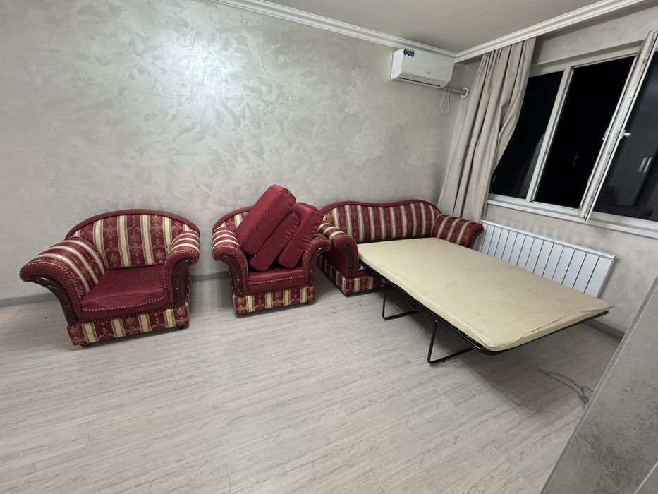 Диван раскладывается с 2 креслами