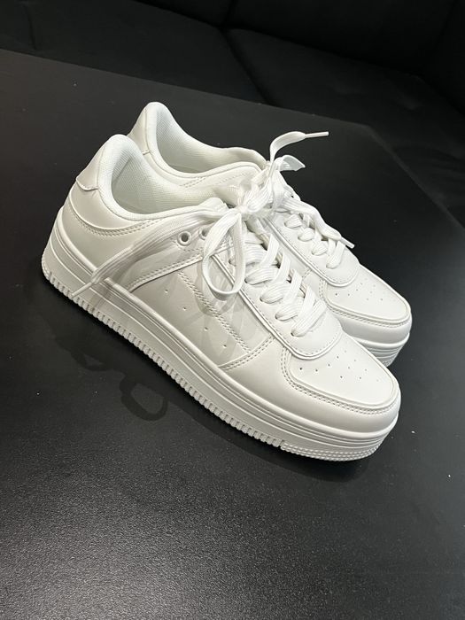 Чисто бели нови кецове 41 номер