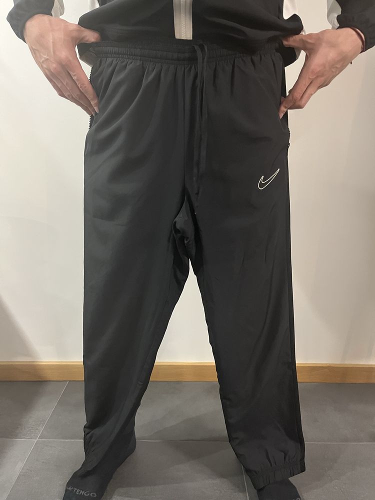 Анцунг Nike L нов