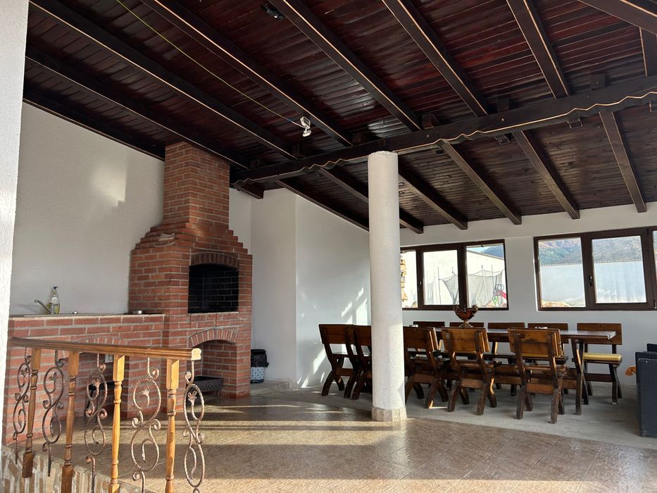 Cabana de închiriat în comuna Gura Râului,5 camere, revelion rezervat.