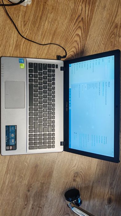 Laptop Asus X550L – i7, 12GB RAM, SSD – Funcțional, cu mici defecte