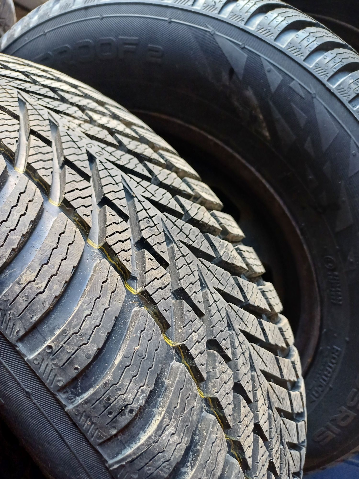4+1 anvelope(cu tot cu jante Golf 4) iarna noi Nokian Snowproof 2