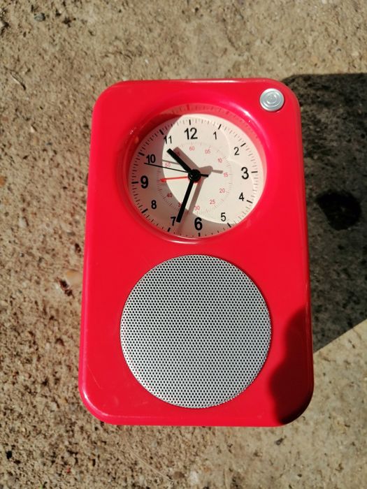 Ceas cu radio, alarma, iluminare