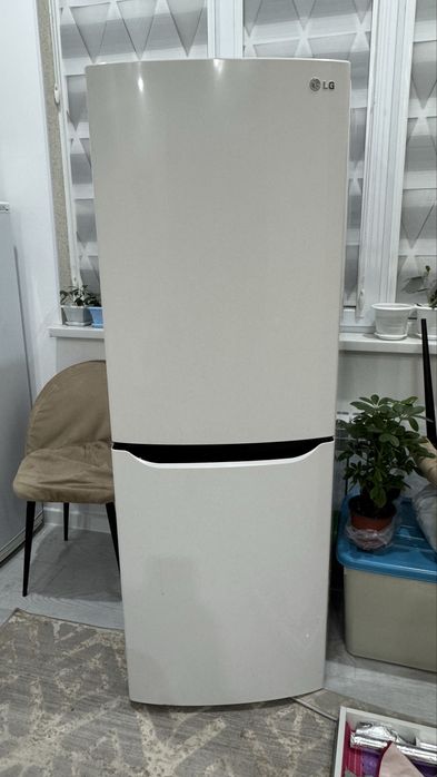 Холодильник LG сатылады.
