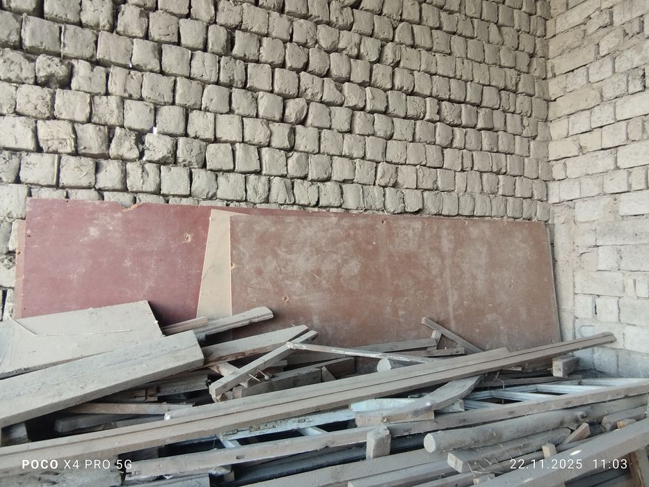 Taxta strapela bololik va boshqalar sotiladi,