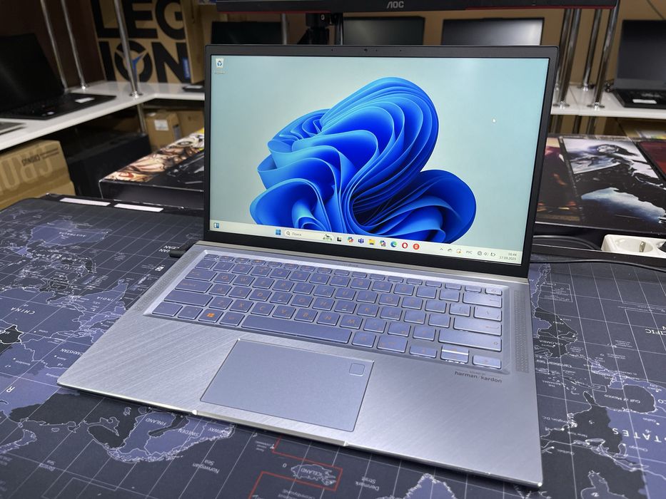 Ноутбук Asus ZenBook Ryzen 5-3500U/8GB/Ssd256GB