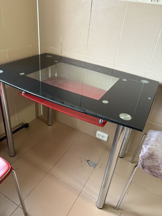 Кухонный стол с 4 стульчиками