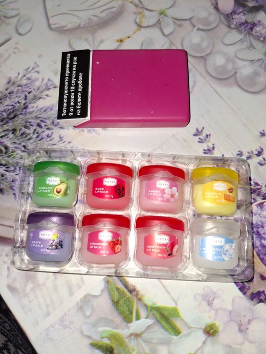 Гланц за устни вазелин