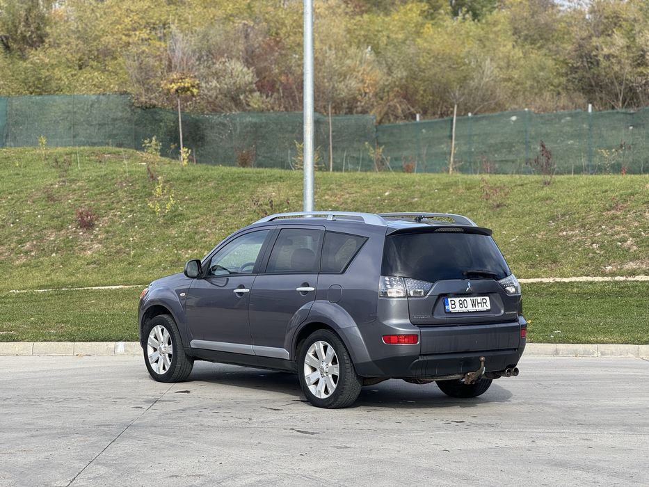 Mitsubishi Outlander 2.4 benzina 4x4 7 locuri