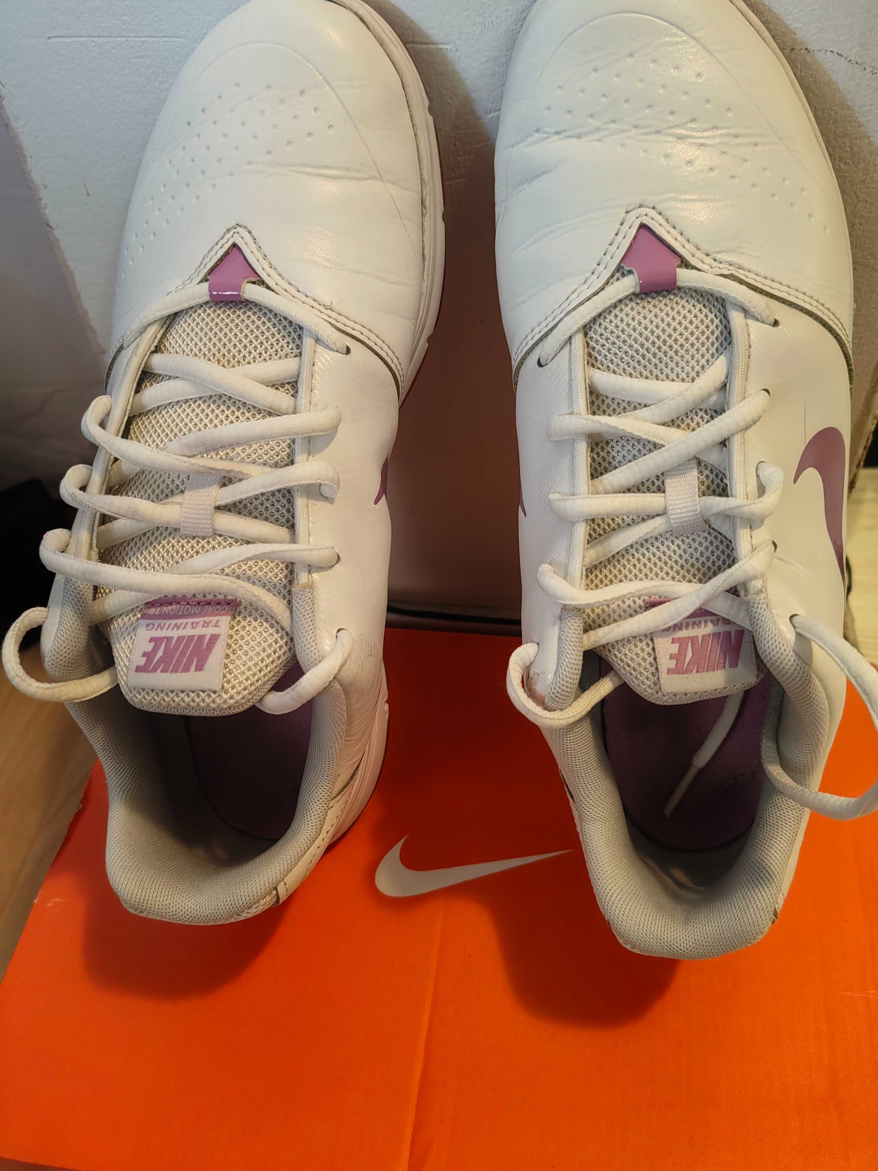 Дамски маратонки Nike