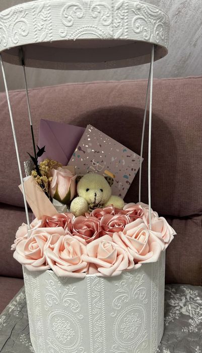 Ръчно изработени букети, кутии с рози за специални случаи