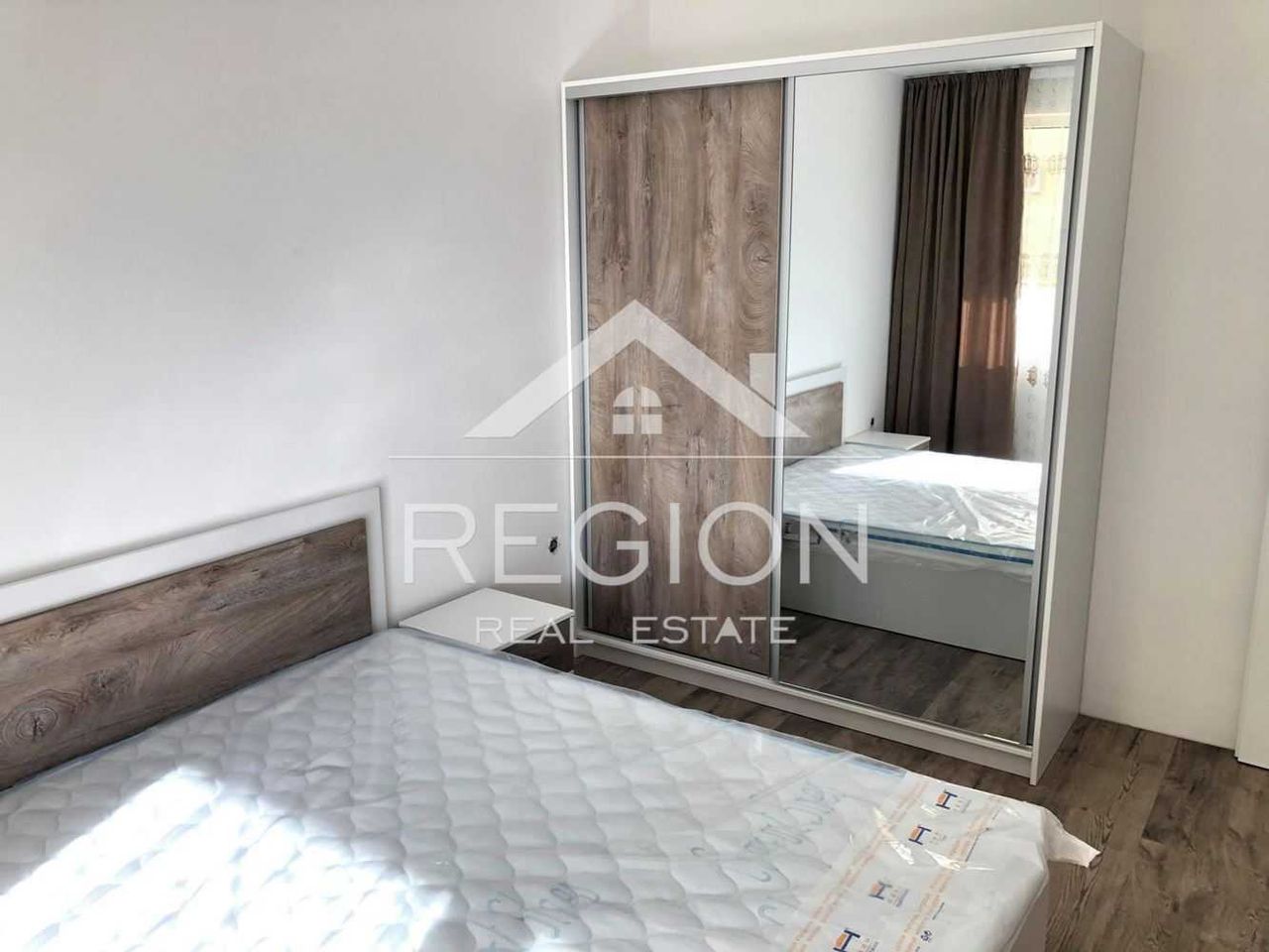 Дава се под наем Тристаен апартамент в Варна, Победа - 103 кв.м за 918 € - Снимка #11