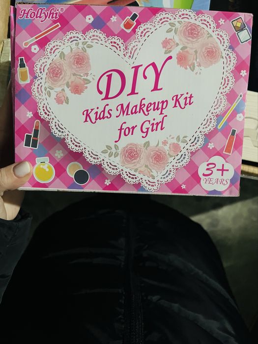 Paletii cu jucarii toate noi in cutii