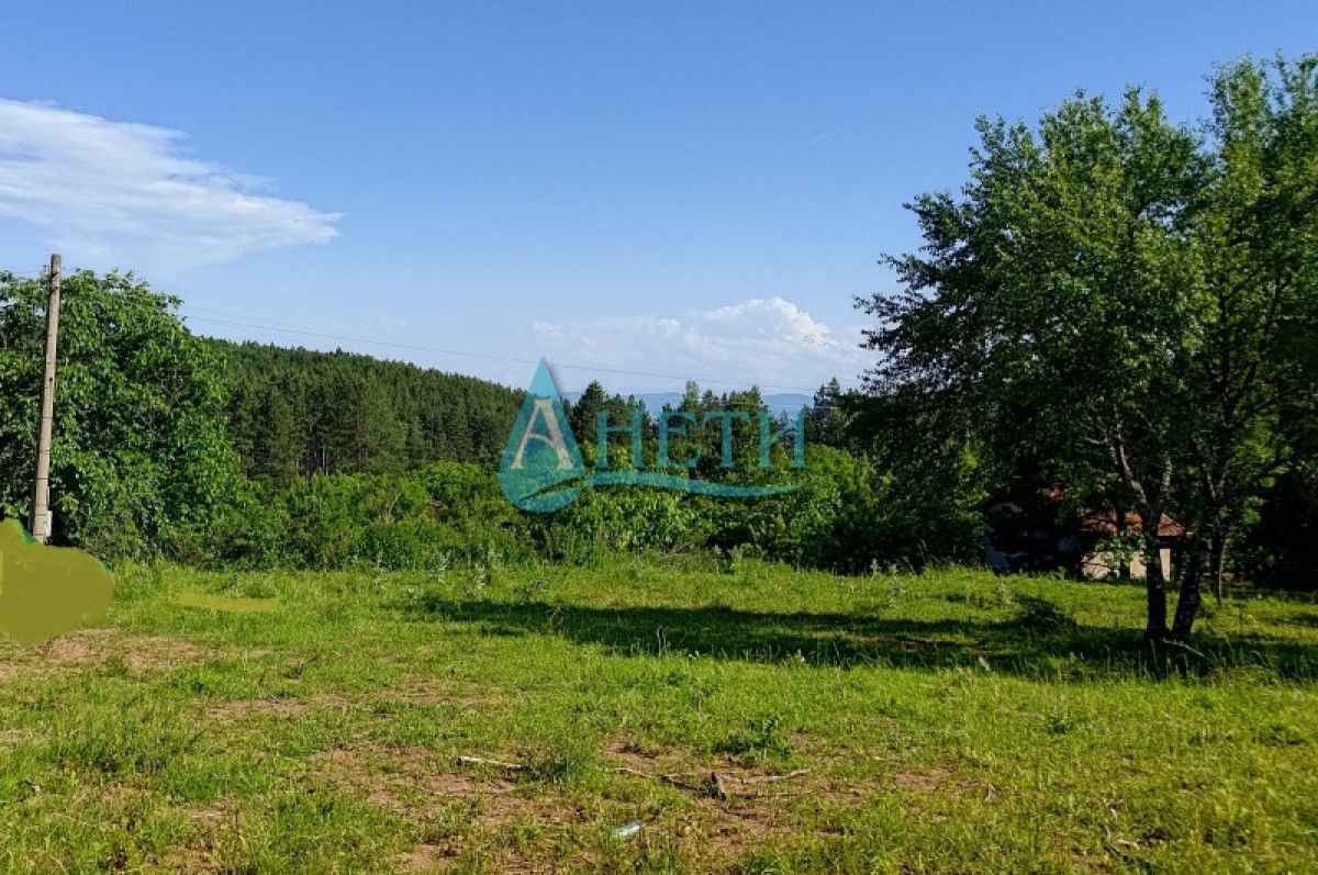 Парцел 796м2 с.Погумер южен склон Стара планина, 16км от център София