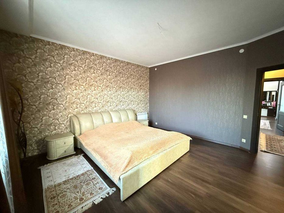 Продается  коттедж в центре города. Можно под коммерцию