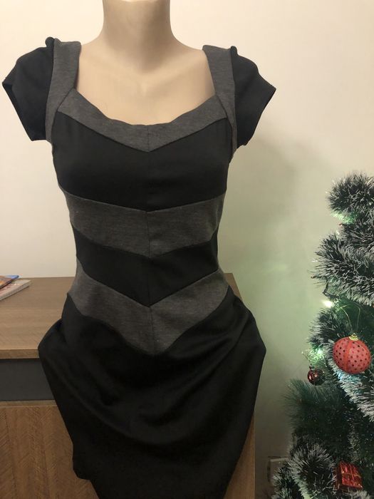 Стилна черна рокля или сива рокля