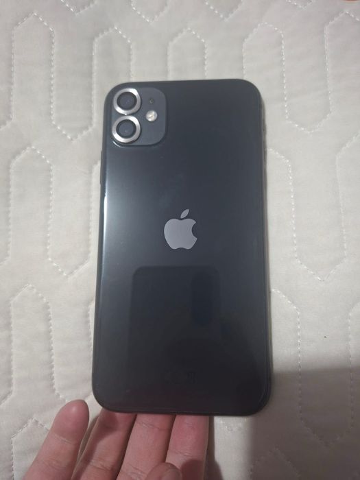 Iphone 11 bleck are folie de protectie pe el