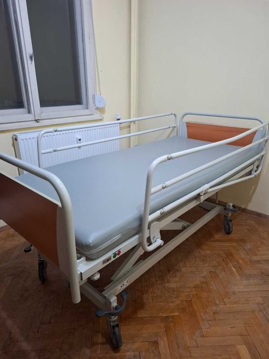 Електрическо болнично легло
