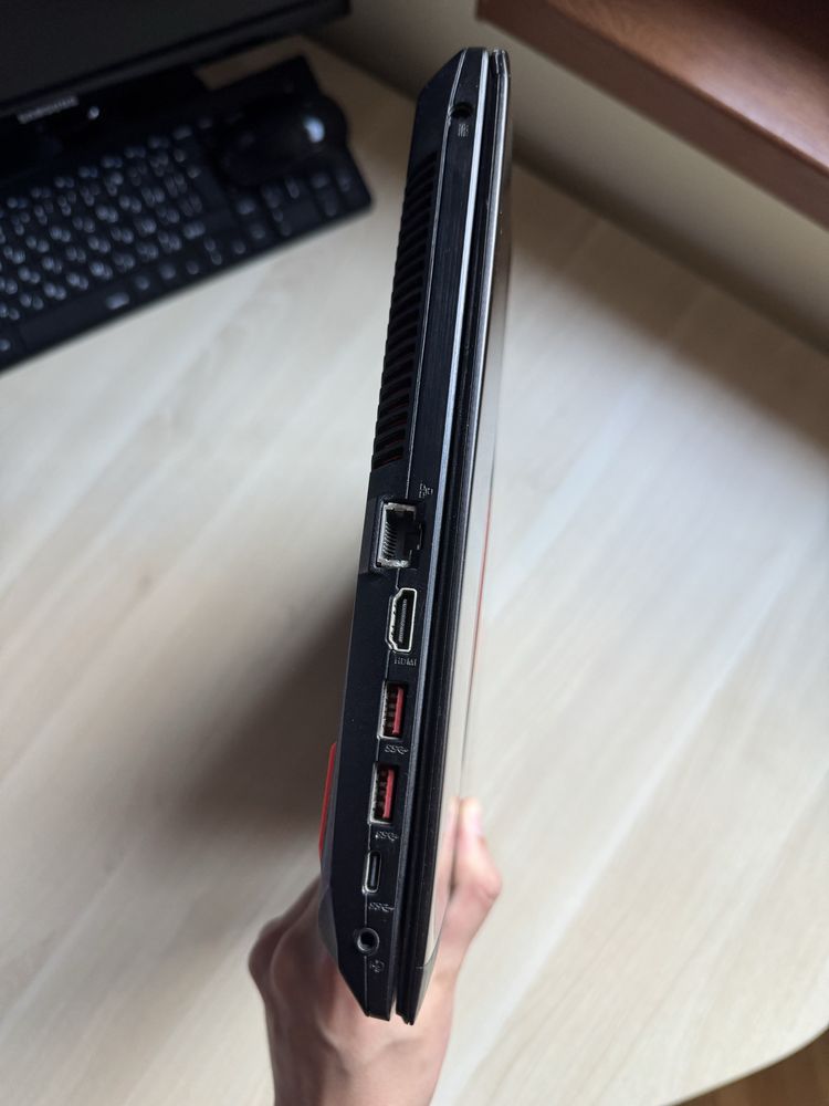 Геймърски лаптоп ASUS ROG GL553VE