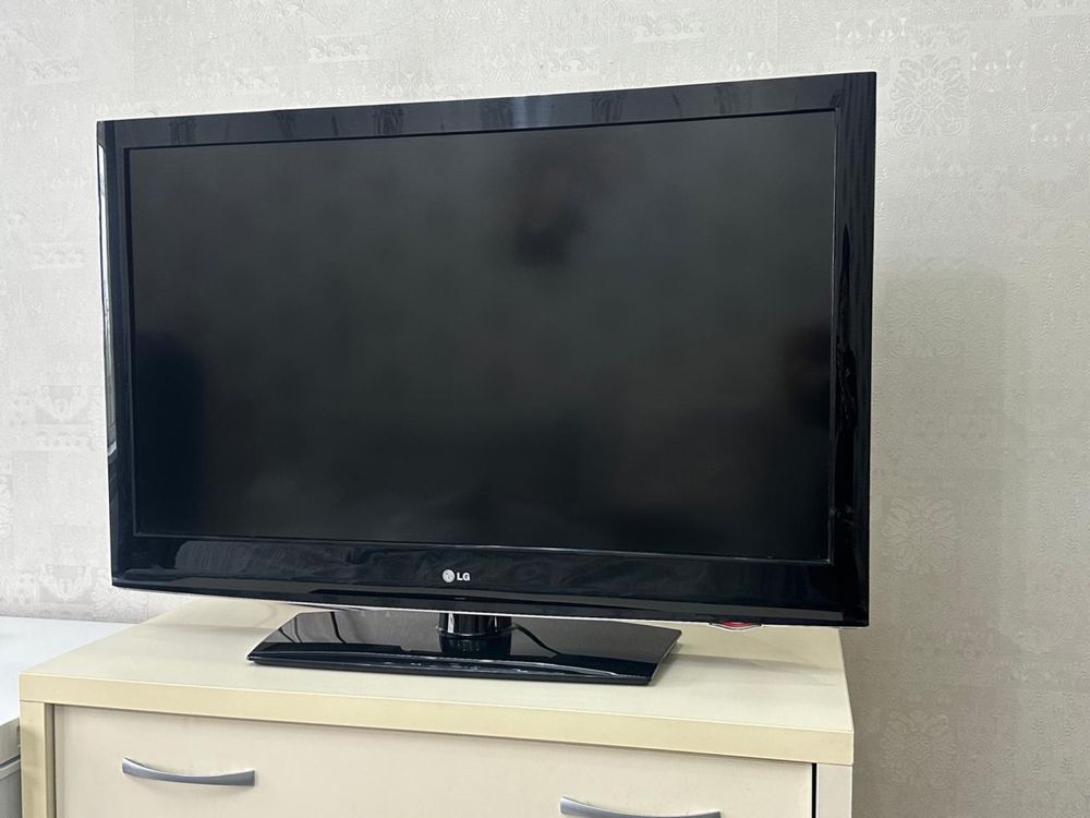 Телевизор LG в идеальном состоянии