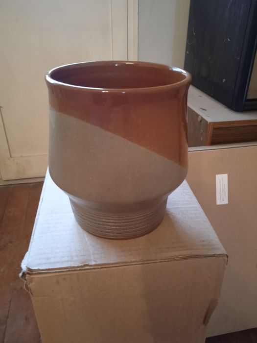 Нова българска ваза