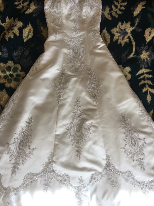 Vând 2 rochii de mireasa