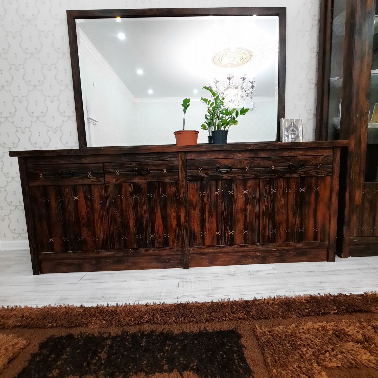 Гостиная мебель Сервант Комод с зеркалом Обеденный стол стулья
