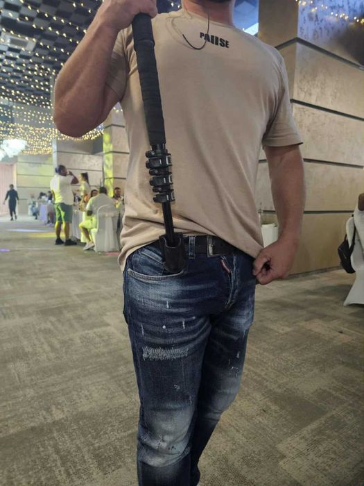 Фотоапарат, статив, калъв, чантичка.