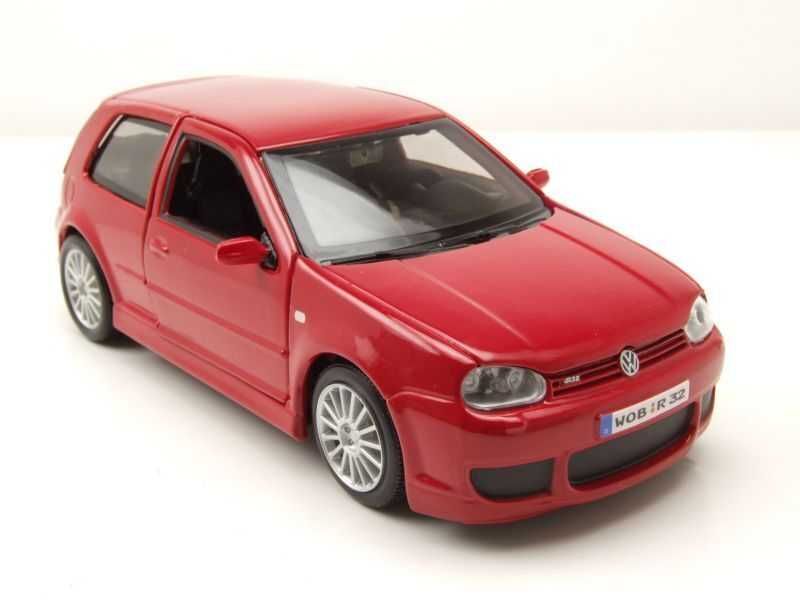Macheta VOLKSWAGEN ( VW )  GOLF 4 R32 2002 - Maisto, 1/24, noua.