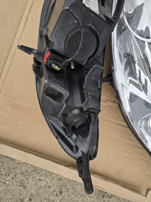 Фар ляв десен за Peugeot 407 / Пежо 407