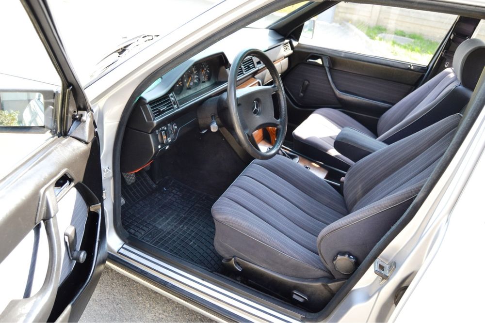 De vânzare !!! Mercedes-Benz W124 300D - An-1986