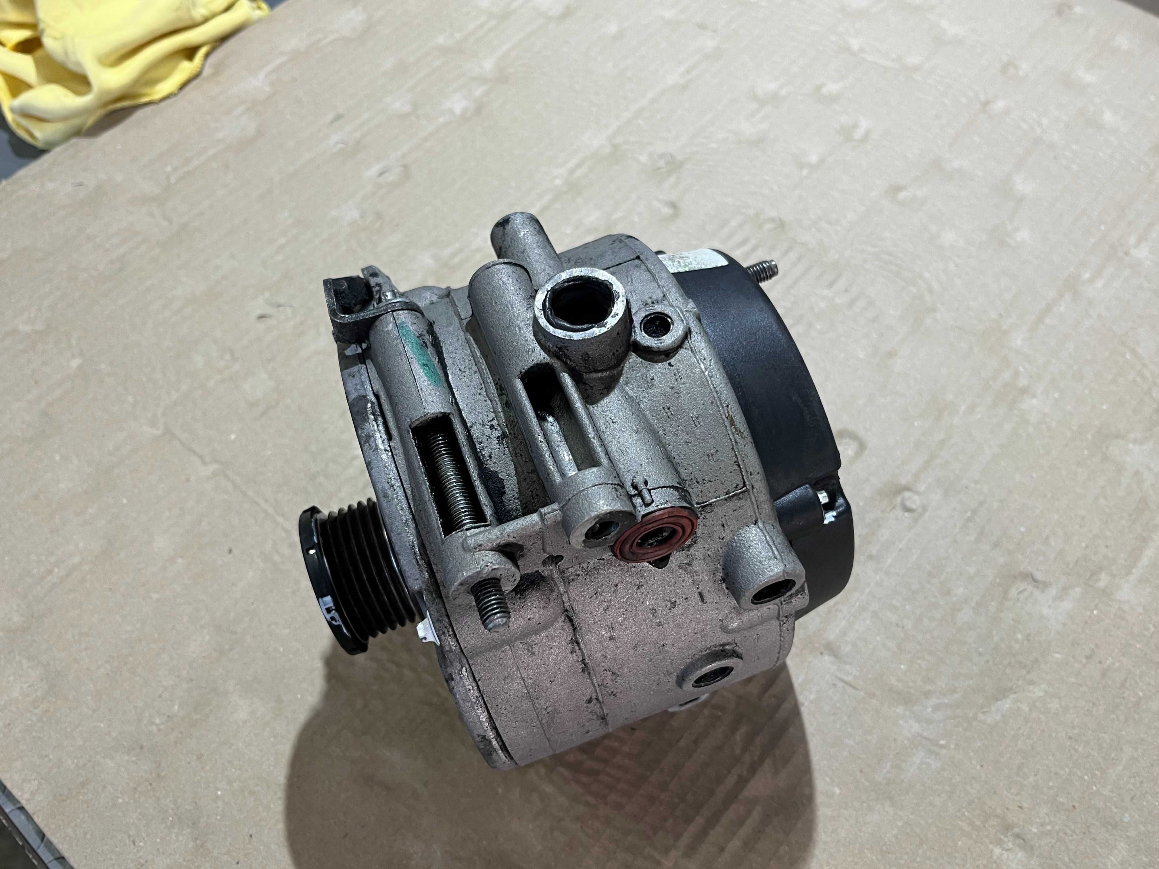 Генератор за Mercedes W203 W210 2.2 CDI