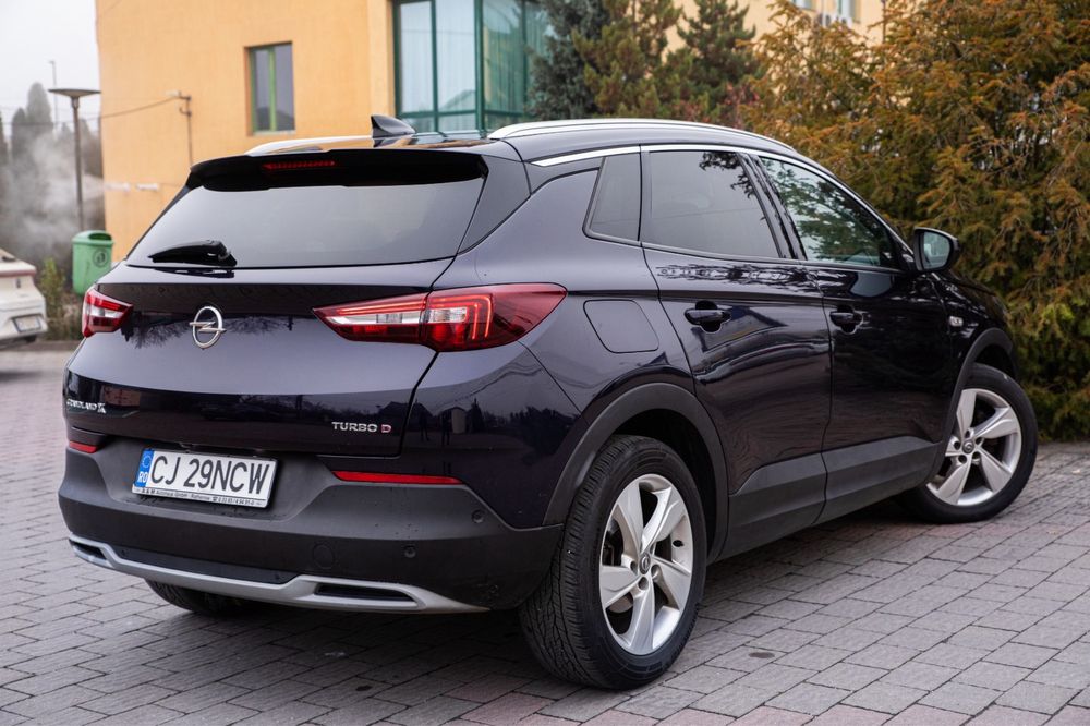 Opel granland x 2.0 diesel automat 177 cp 2018 varianta de top