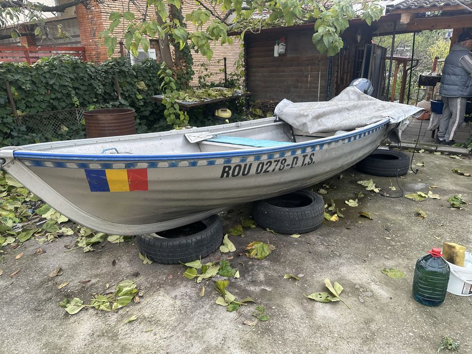 Vand barca aluminiu+Motor yamaha nou+sonar Garmin nou.
