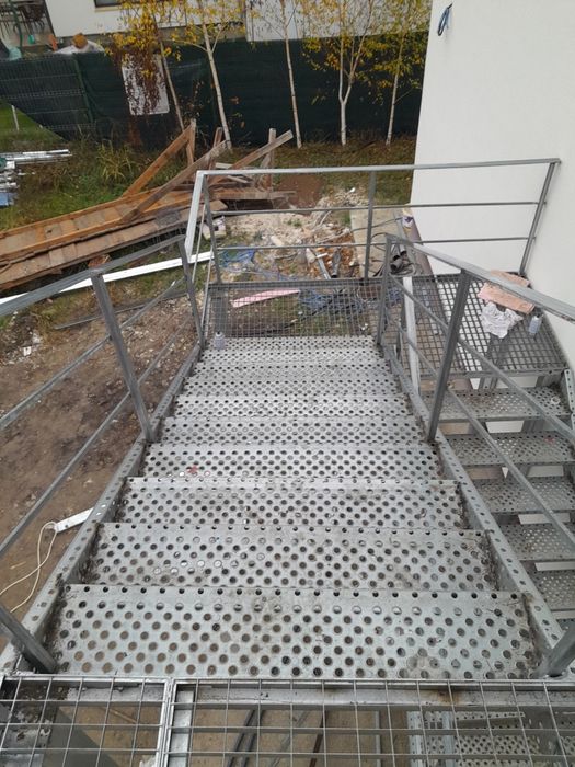 Scări metalice galvanizate la orice demisiune asiguram transport ori u