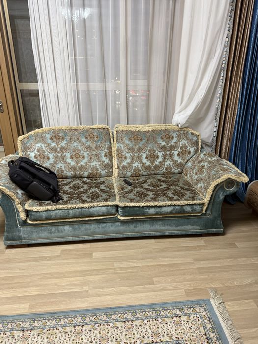 Продаем мягкий уголок - 2 дивана и кресло. Шторы в ПОДАРОК!