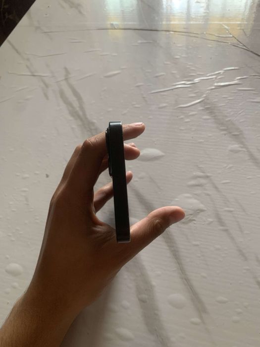 Vand iphone 13 in conditie buna