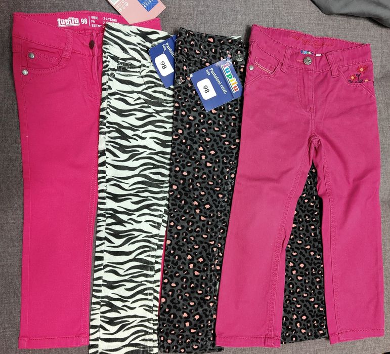 Lot haine fete, măr. 3 ani