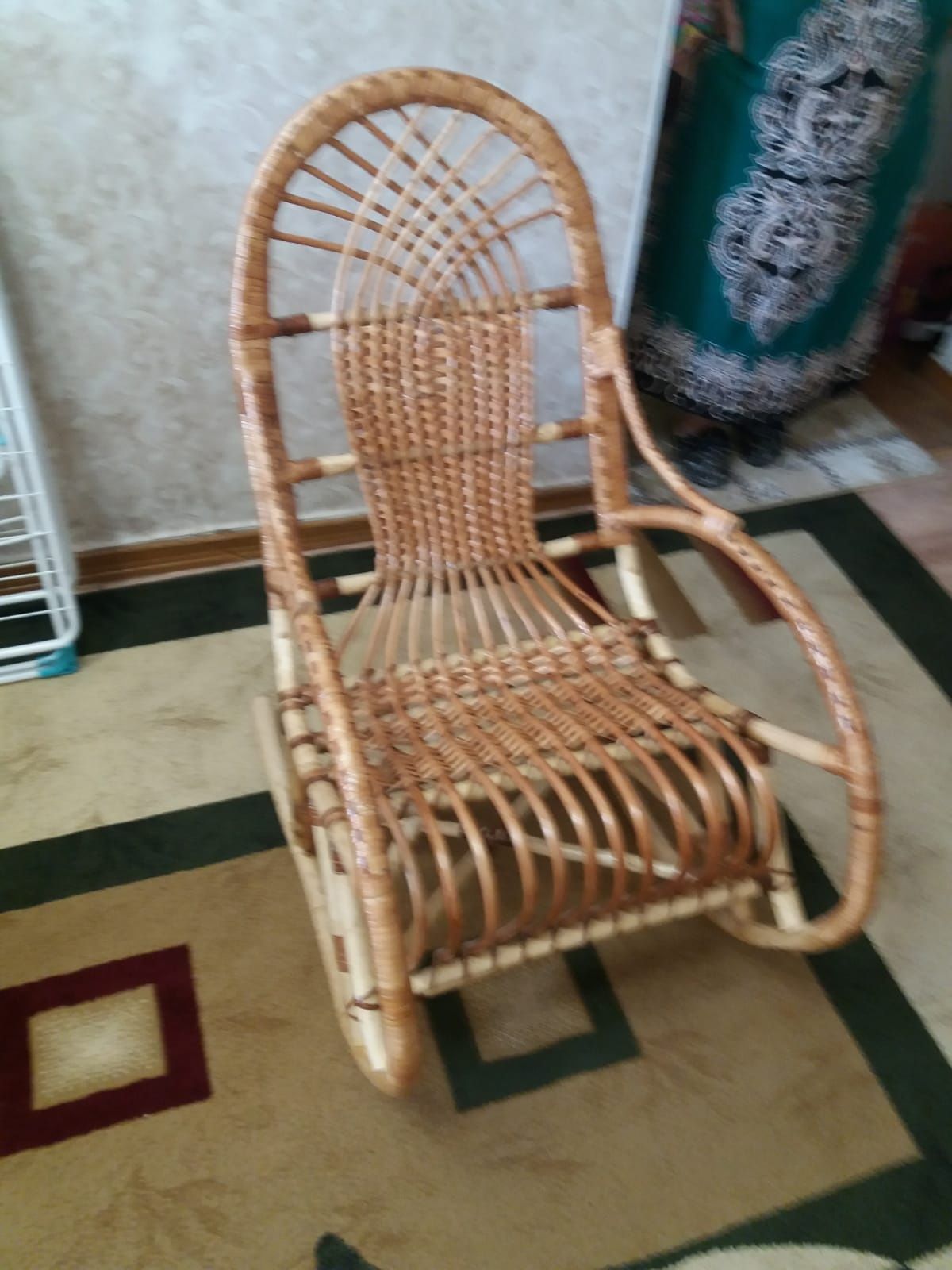 Кресло-качалка, в хорошем состоянии