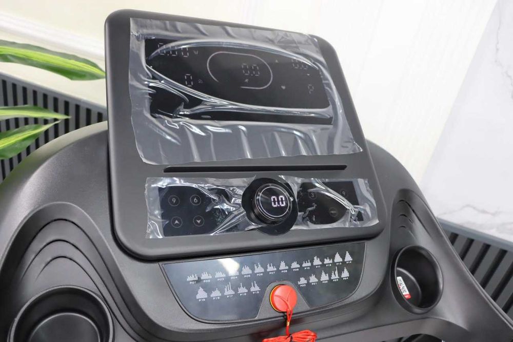 Беговая дорожка с интегрированным пульсометром в ручках.