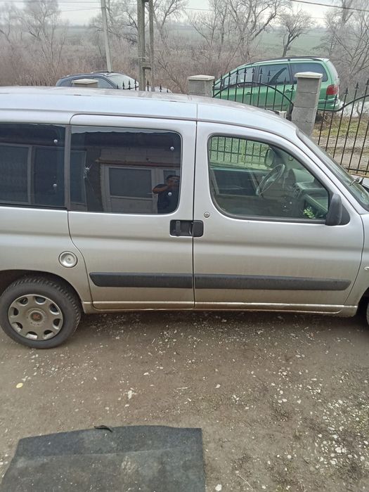 Vând Peugeot partener