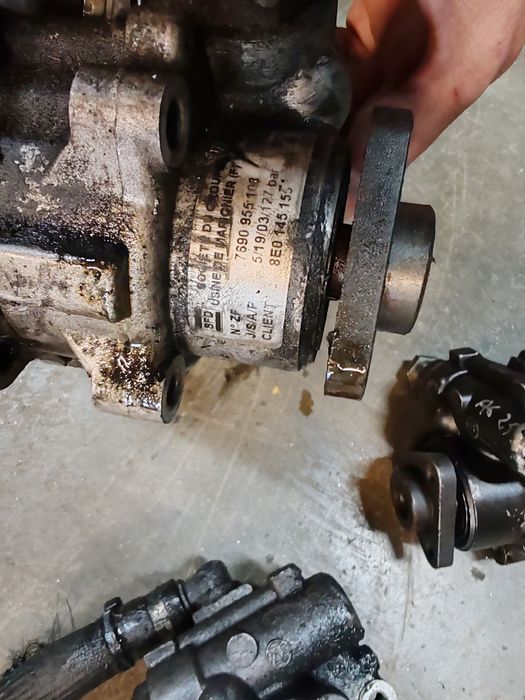 Pompa servodirecție audi A6 C5 2.5tdi  pompa servo vw pasat b5 100lei